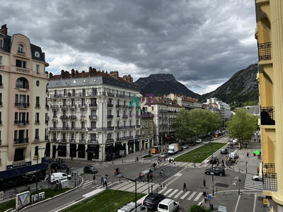 Appartement - 85 m² - 3 pièces