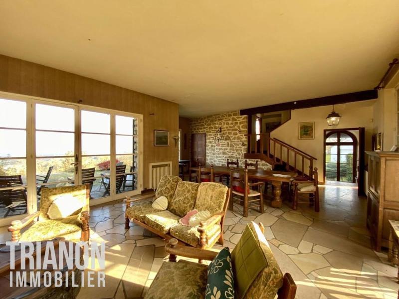 Maison - 290 m² - 9 pièces