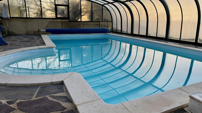 Propriété - 245 m² - 6 pièces