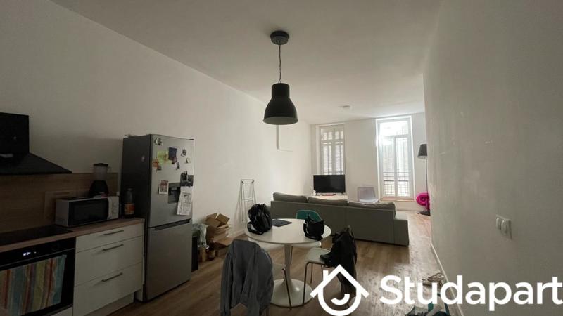 Chambre - 80 m² - 1 pièce