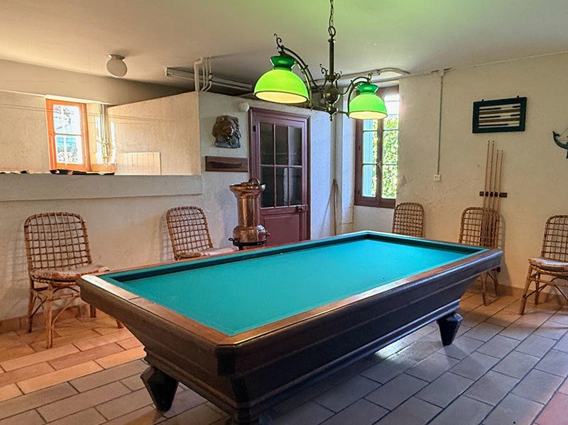 Maison - 360 m² - 10 pièces