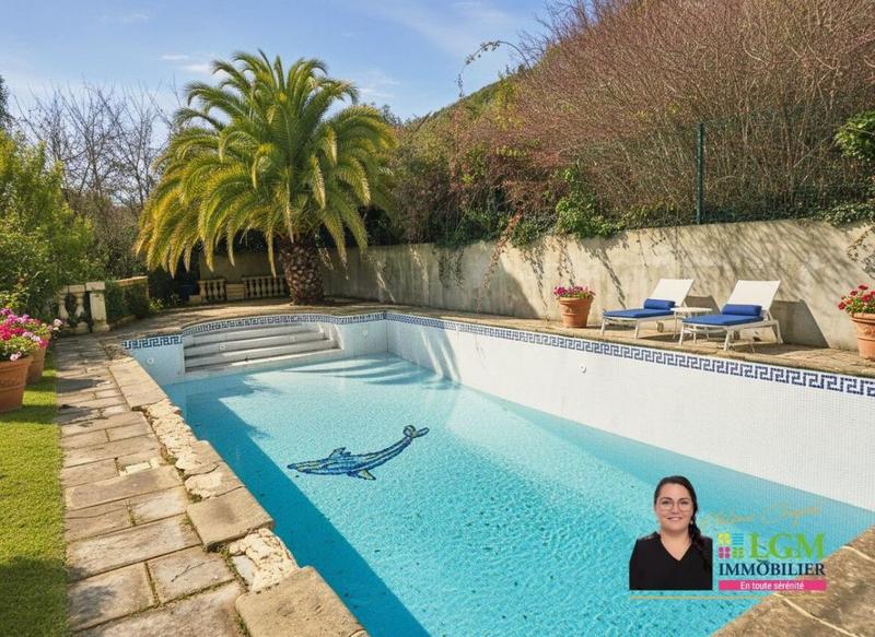 Maison - 240 m² - 7 pièces