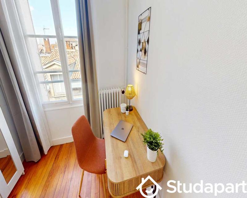 Chambre - 170 m² - 1 pièce