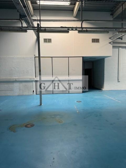 Entrepôt - 1 800 m²