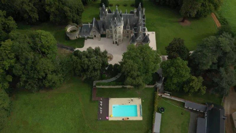 Château - 2 000 m² - 40 pièces