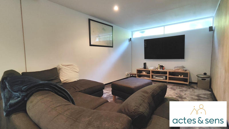 Maison - 215 m² - 10 pièces