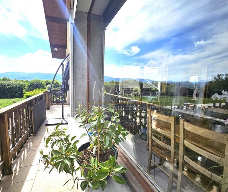 Maison - 328 m² - 8 pièces