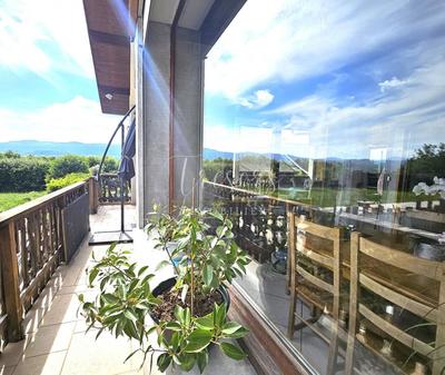 Maison - 328 m² - 8 pièces