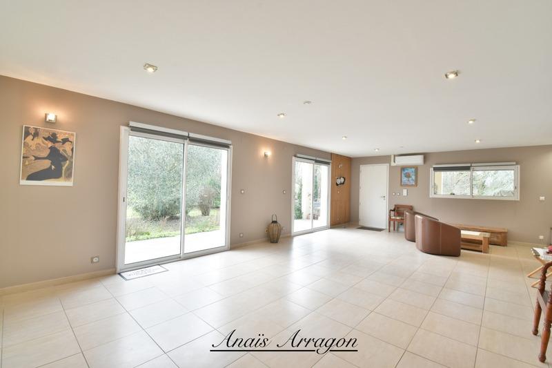 Maison - 230 m² - 6 pièces