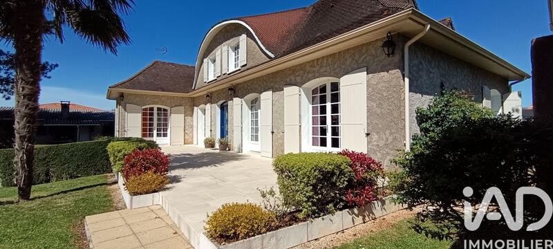 Maison - 217 m² - 8 pièces