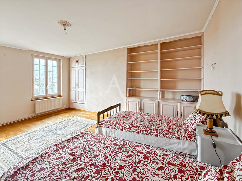 Maison - 204 m² - 7 pièces