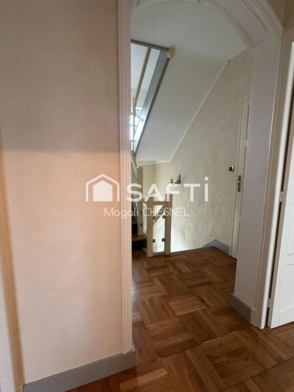 Maison - 195 m² - 9 pièces