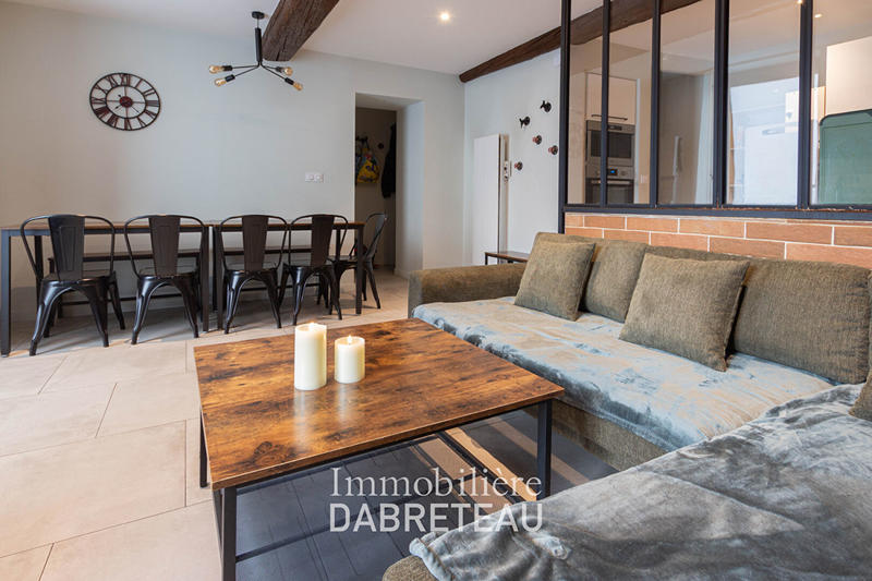 Chambre - 150 m² - 9 pièces