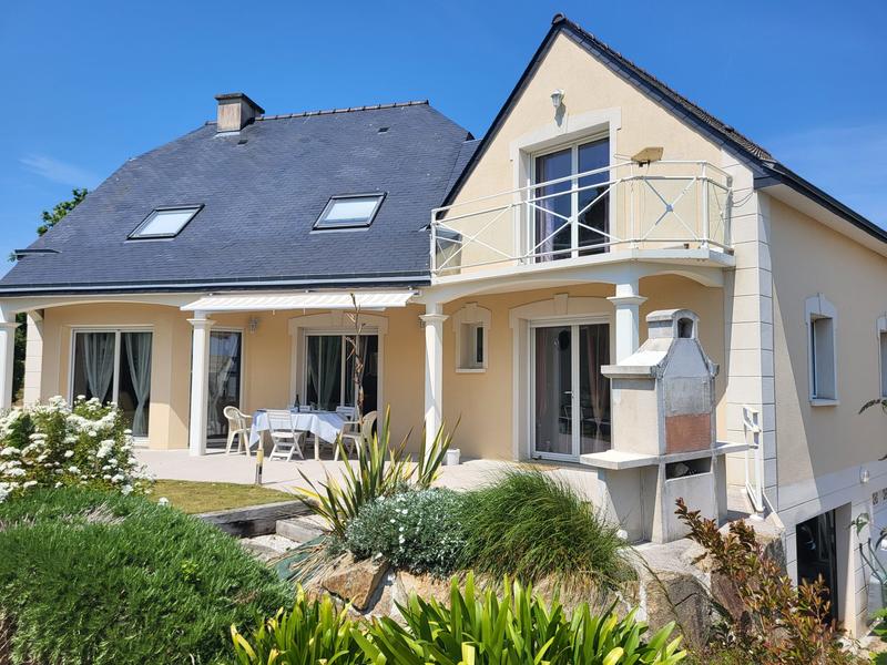 Maison contemporaine - 190 m² - 8 pièces