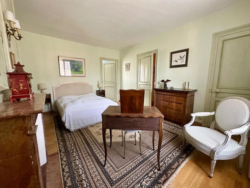 Maison - 207 m² - 9 pièces