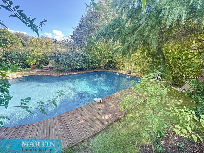 Mas - 250 m² - 10 pièces