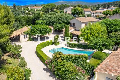 Maison - 190 m² - 5 pièces