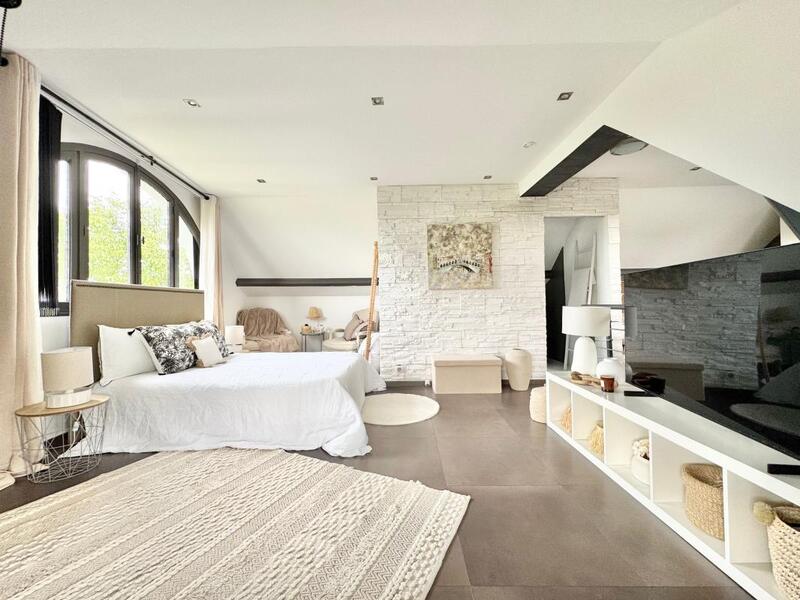 Maison - 280 m² - 7 pièces