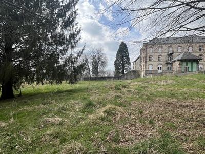 Maison - 1 100 m² - 30 pièces