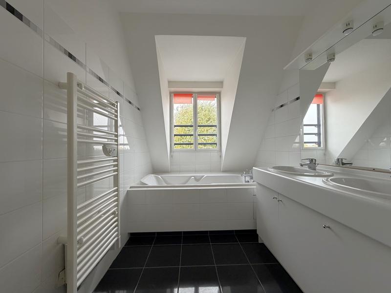 Appartement - 205 m² - 6 pièces