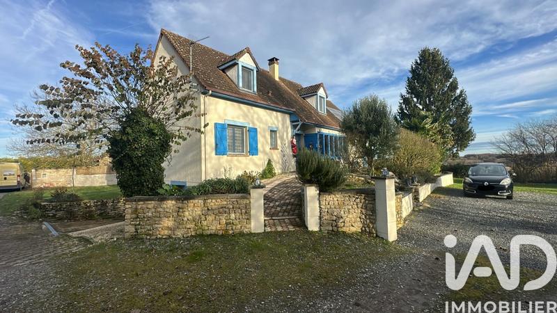Maison - 243 m² - 8 pièces