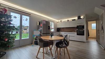 Maison - 99 m² - 5 pièces