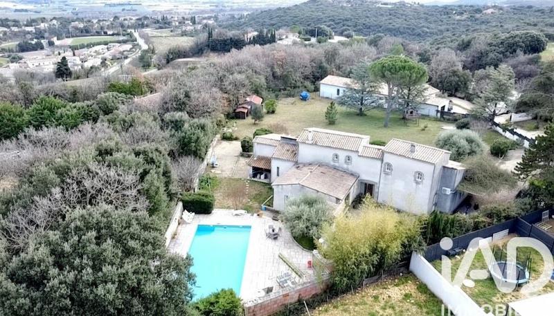 Maison - 1 980 m² - 8 pièces