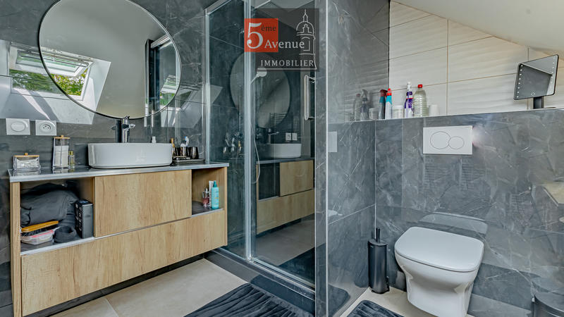 Maison - 450 m² - 9 pièces