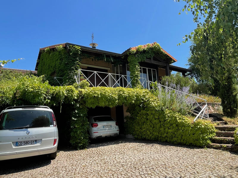 Maison - 228 m² - 7 pièces