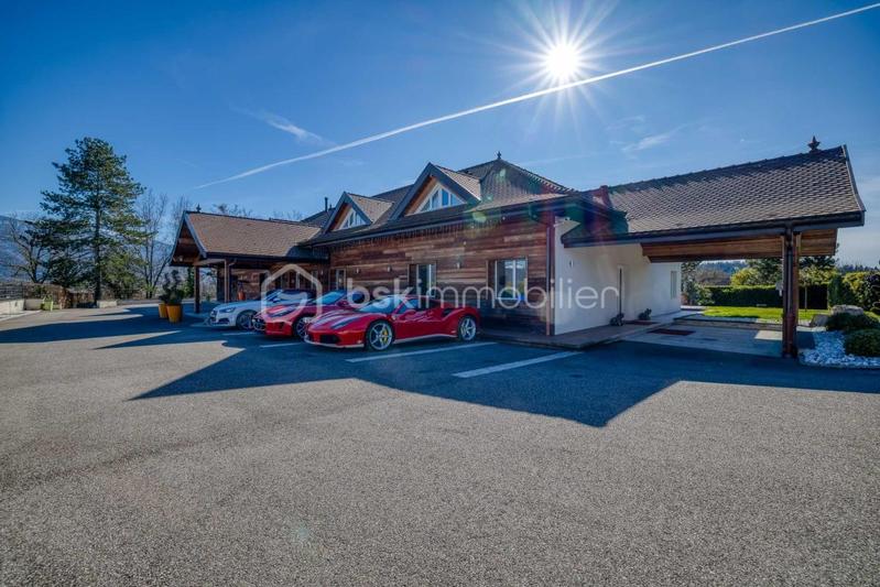 Propriété - 751 m² - 11 pièces