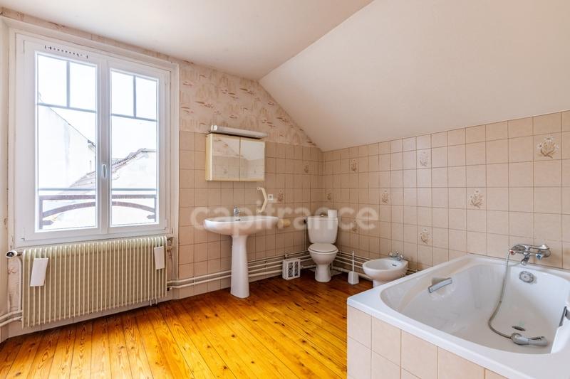 Maison - 170 m² - 8 pièces