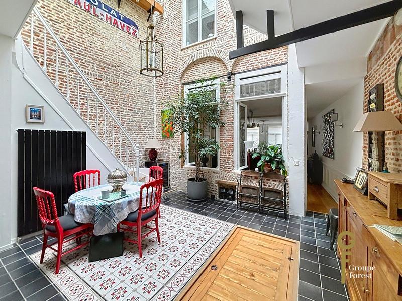 Maison - 230 m² - 8 pièces