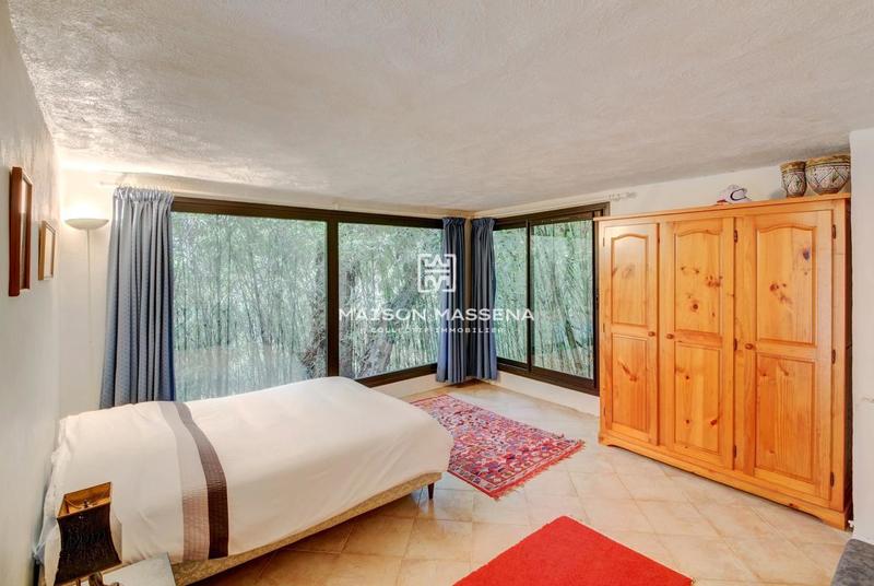 Propriété - 600 m² - 14 pièces