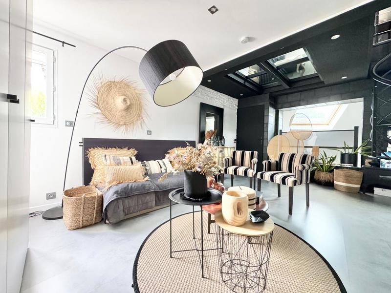 Maison - 280 m² - 7 pièces