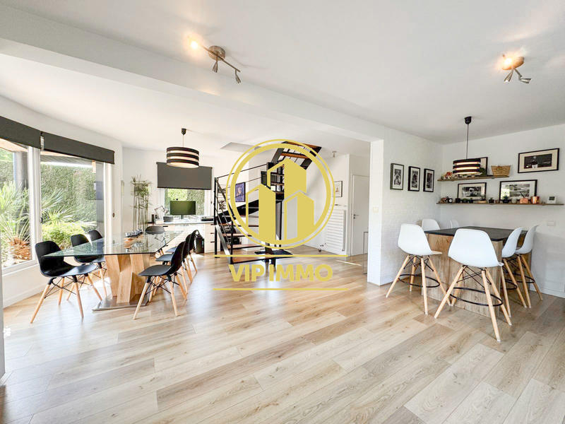 Maison - 141 m² - 5 pièces