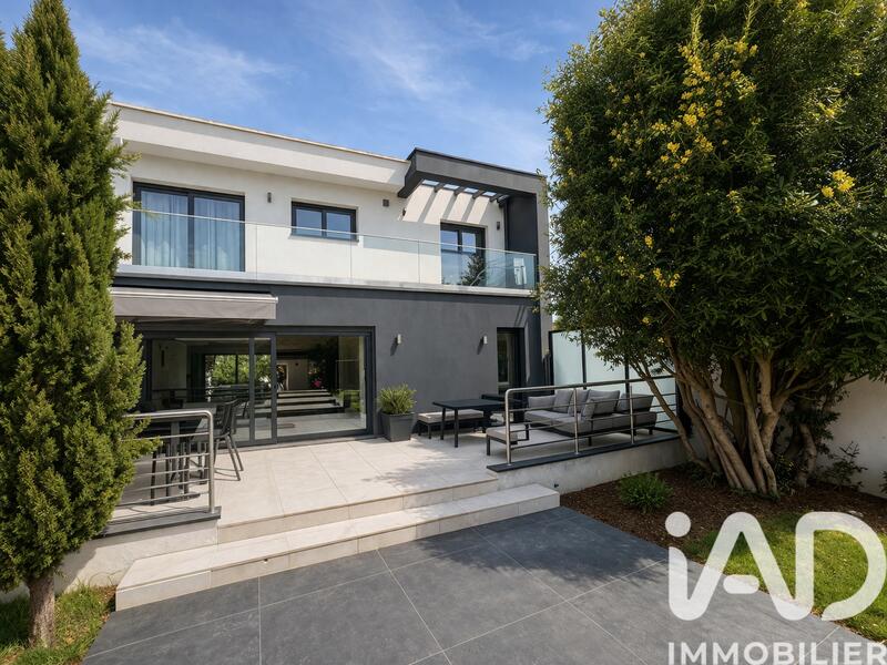 Maison - 183 m² - 7 pièces