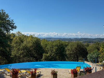 Maison - 210 m² - 8 pièces