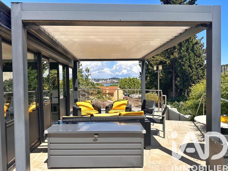 Maison - 252 m² - 5 pièces