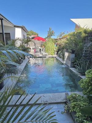 Maison - 250 m² - 7 pièces