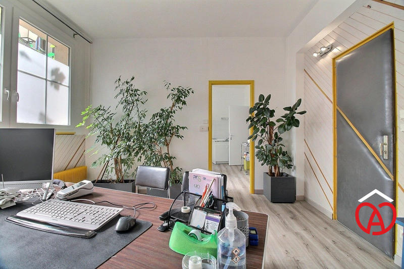 Local d'activités - 89 m² - 5 pièces