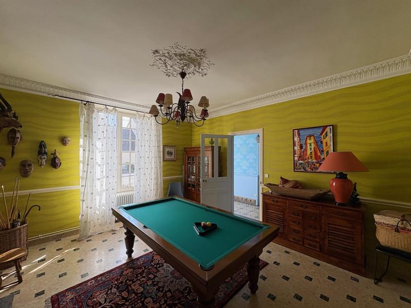 Maison - 263 m² - 10 pièces