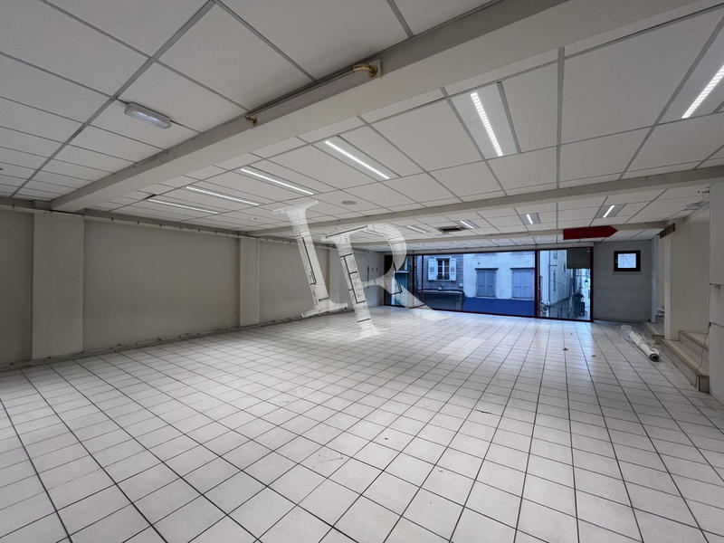 Local commercial - 806 m²
