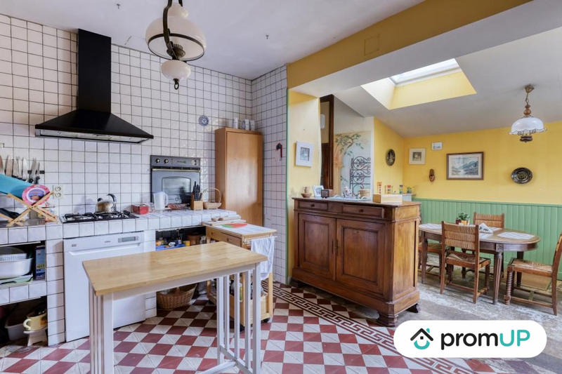 Maison - 270 m² - 10 pièces