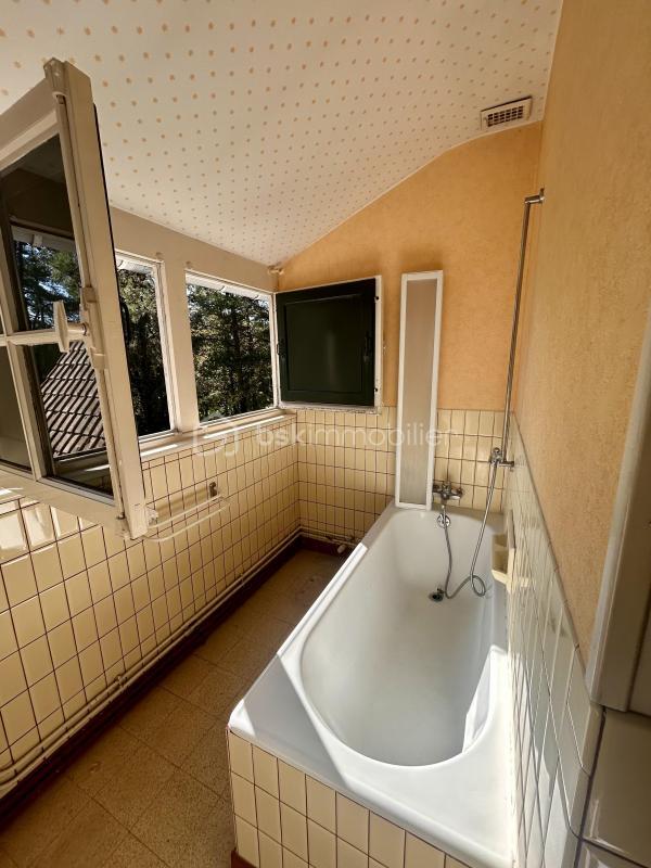 Demeure - 235 m² - 10 pièces