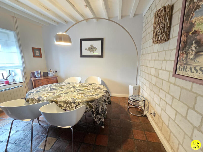 Maison - 273 m² - 6 pièces