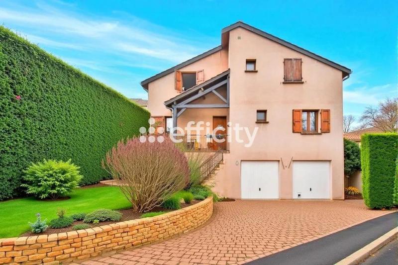 Maison - 201 m² - 9 pièces