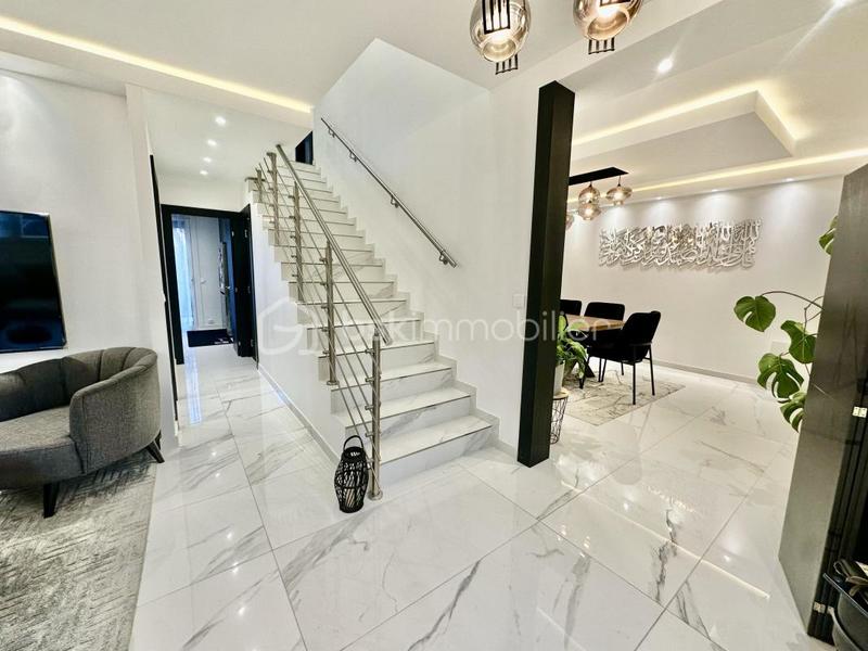 Maison - 140 m² - 8 pièces