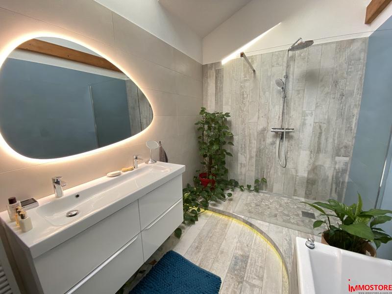 Maison - 220 m² - 7 pièces