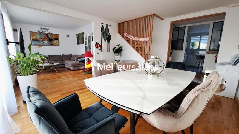 Maison - 219 m² - 8 pièces