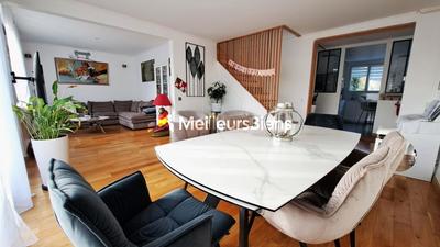 Maison - 219 m² - 8 pièces